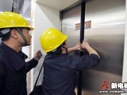 電梯救援請讓專業(yè)人員去做，破壞性救援讓人瞠目結(jié)舌