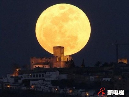 祝新電梯網(wǎng)友27、28日夜遙看超級中秋月 與家人團(tuán)圓如意