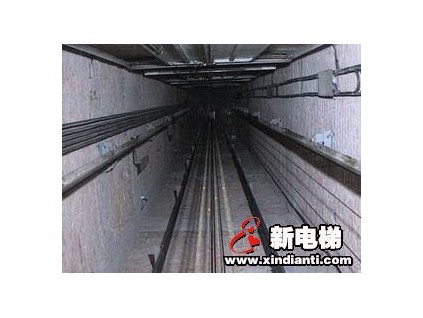 踏空跌至電梯廂頂摔傷 電梯驚魂究竟誰應(yīng)擔(dān)責(zé)