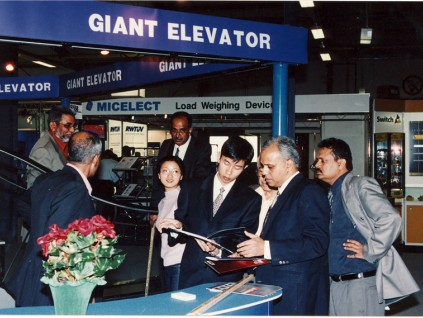 巨龍電梯亮相德國(guó)國(guó)際電梯展