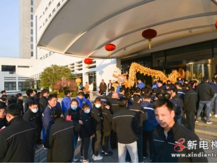 龍騰鼓舞開(kāi)門(mén)紅 2021向前犇——巨人集團(tuán)喜迎新春開(kāi)工