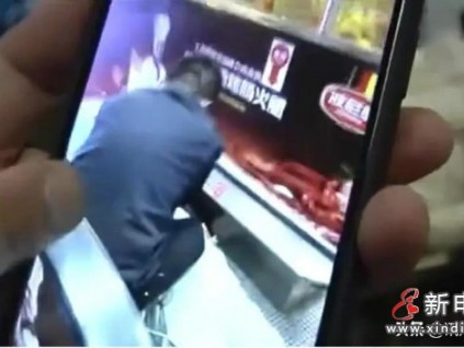 山東青島臺東一商場扶梯位置發(fā)生意外 兩位老人一死一傷