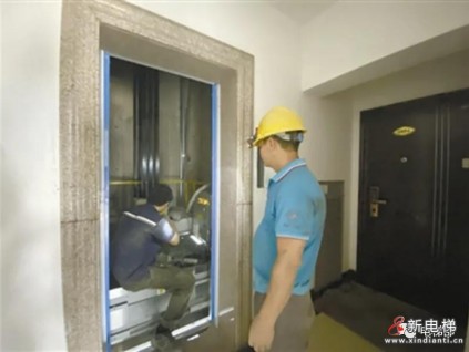 寧波鎮(zhèn)海一老小區(qū)更換5部15年“高齡”的老電梯