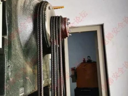 電梯曳引輪失蹤？六個(gè)螺栓全斷了！