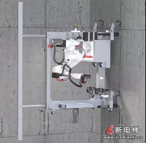 111機(jī)器人安裝電梯