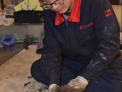 10年老師傅呼吁，24小時(shí)待命的電梯維修工：請(qǐng)多一點(diǎn)理解和尊重