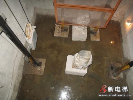 “紙面維?！迸撟骷伲∷拇ㄌ旄聟^(qū)一電梯維保公司被立案調(diào)查