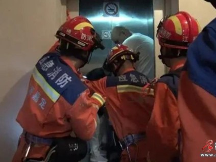 上海消防暖心救出小嬰兒，專業(yè)、安全、守護(hù)力滿滿！