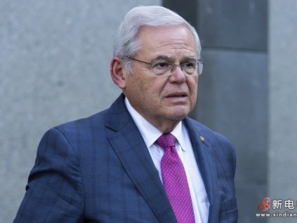 美國紐約：因陪審員被困電梯，參議員Bob Menendez受賄一案休庭一周