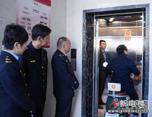 電動車進入電梯時,電梯門無法關(guān)閉