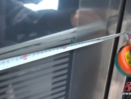 重慶沙坪壩加裝電梯偷偷“縮水” 業(yè)主要求按合同整改