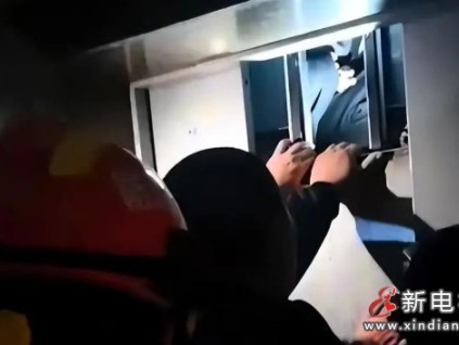 貴州興義某小區(qū)電梯連沖17層，7歲男孩全身多處骨折！