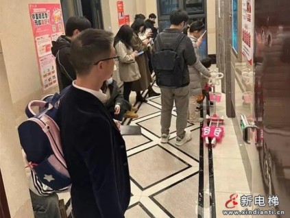 四川成都一住宅電梯3個(gè)月壞10次，上千人的出行?受到嚴(yán)重影響