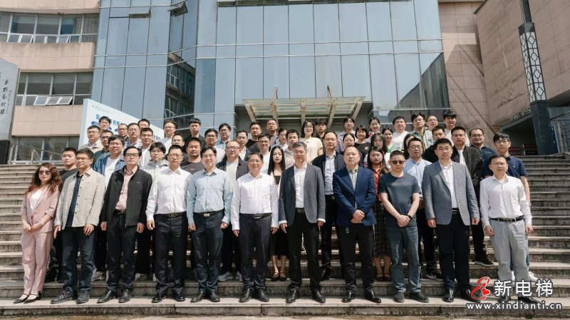 聚力產(chǎn)教融合 賦能AI時(shí)代 人工智能賦能智能制造高質(zhì)量發(fā)展研討會(huì)在湖州召開(kāi)(圖9)