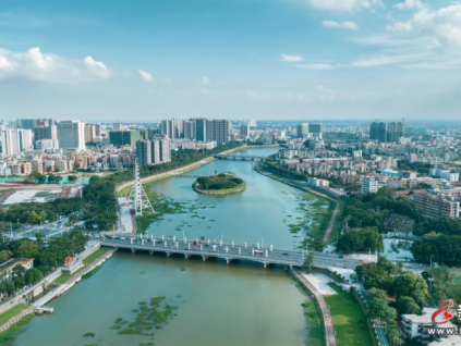 前往「好房子」，請搭乘LINVOL領(lǐng)沃電梯