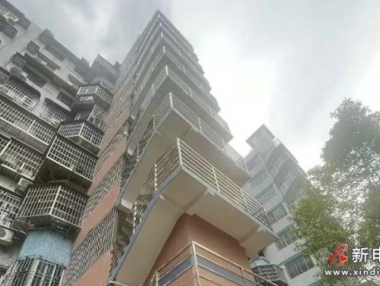 廣州荔灣區(qū)某小區(qū)加裝的一部電梯出現(xiàn)樁基下沉、外墻開裂 已經(jīng)停運3年