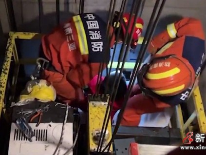 三亞某商業(yè)綜合體電梯纜繩打結(jié)觸發(fā)安全保護裝置急停 3人被困電梯內(nèi)近1小時