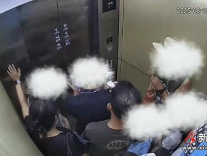 福建泉州某酒店電梯突發(fā)故障懸停在2層樓之間 12名乘客被困