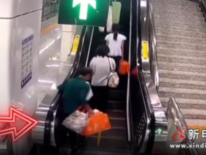 長(zhǎng)沙地鐵扶梯驚險(xiǎn)一幕：七旬老人摔倒，乘客緊急制動(dòng)化險(xiǎn)為夷