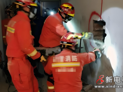 浙江杭州隱藏電梯成“陷阱”4女子被困4小時，消防破墻救援