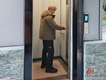 浙江杭州濱江首創(chuàng)“懸空電梯” 破解老舊小區(qū)加梯難題